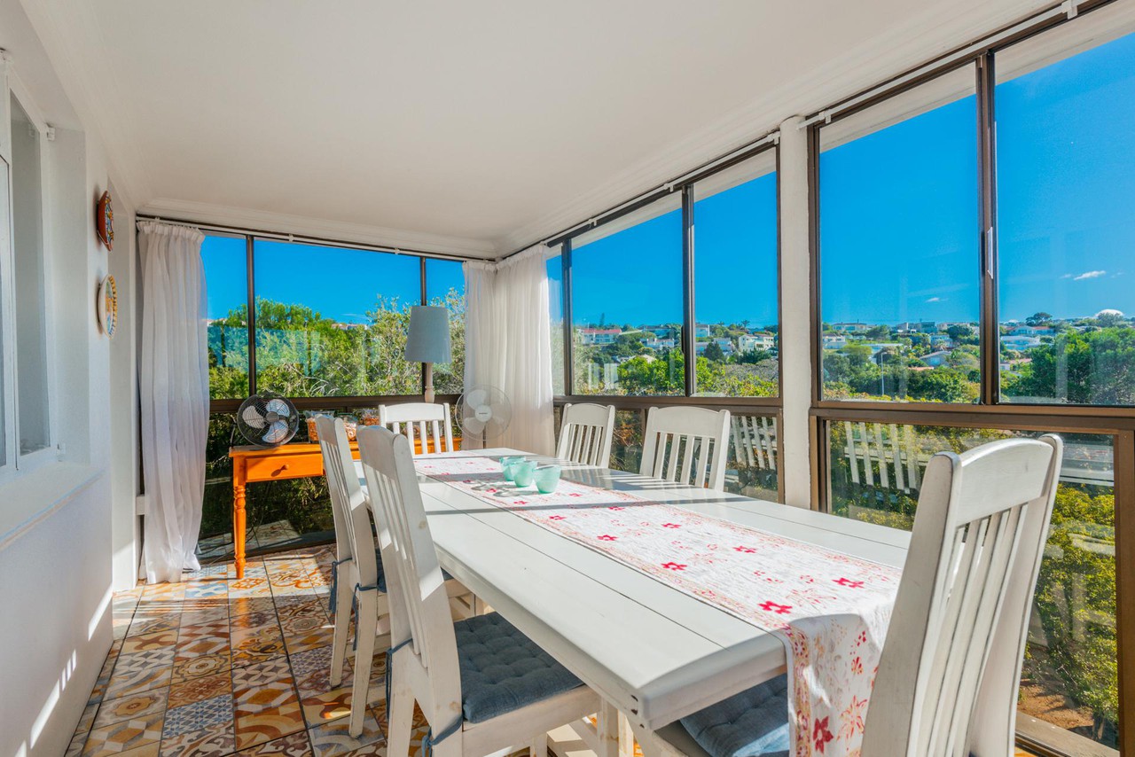 Sunny house with great views for sale in Seaside Longships, PE